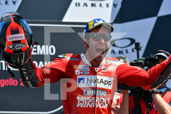 2019-06-02 - Danilo Petrucci primo classificato MotoGP festeggia - GRAND PRIX OF ITALY 2019 - MUGELLO - PODIO MOTOGP - MOTOGP - MOTORS
